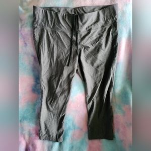 "Xersion" Large Gray Capri Leggings